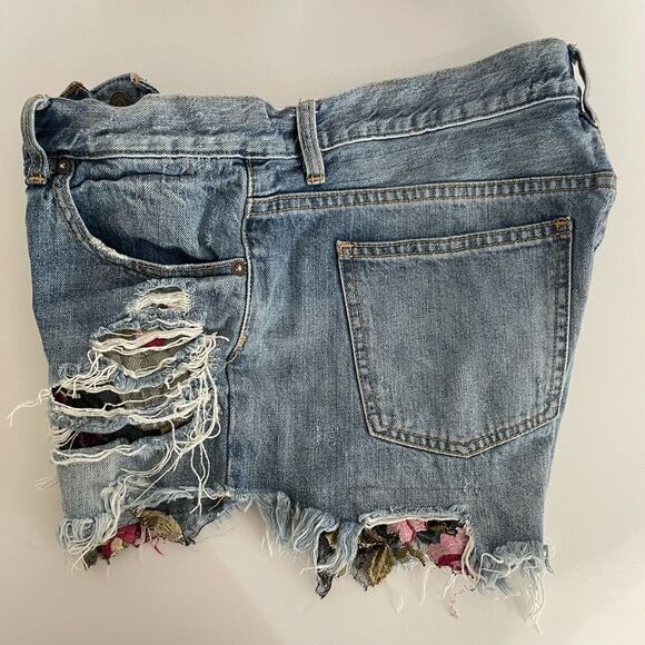 We the Free Distressed Denim shorts with floral lace detail. - Picture 1 of 8